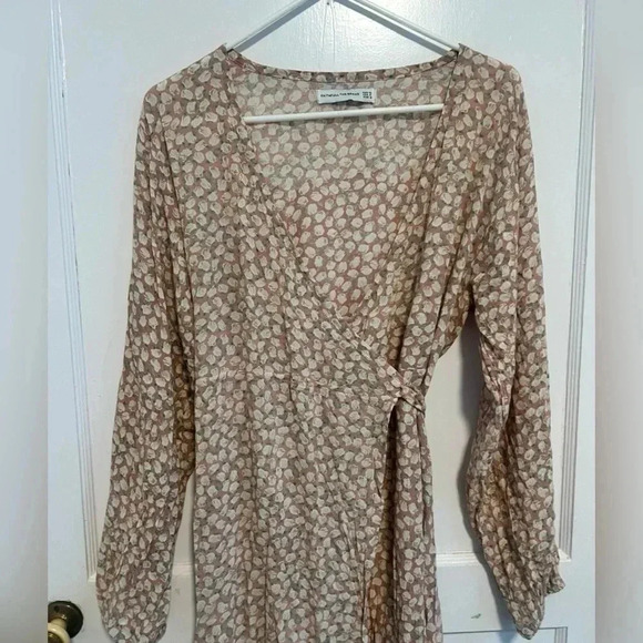 Faithfull the Brand
LE FIGARO MIDI DRESS
AZALEA FLORAL Size 6 $175 - Picture 6 of 7